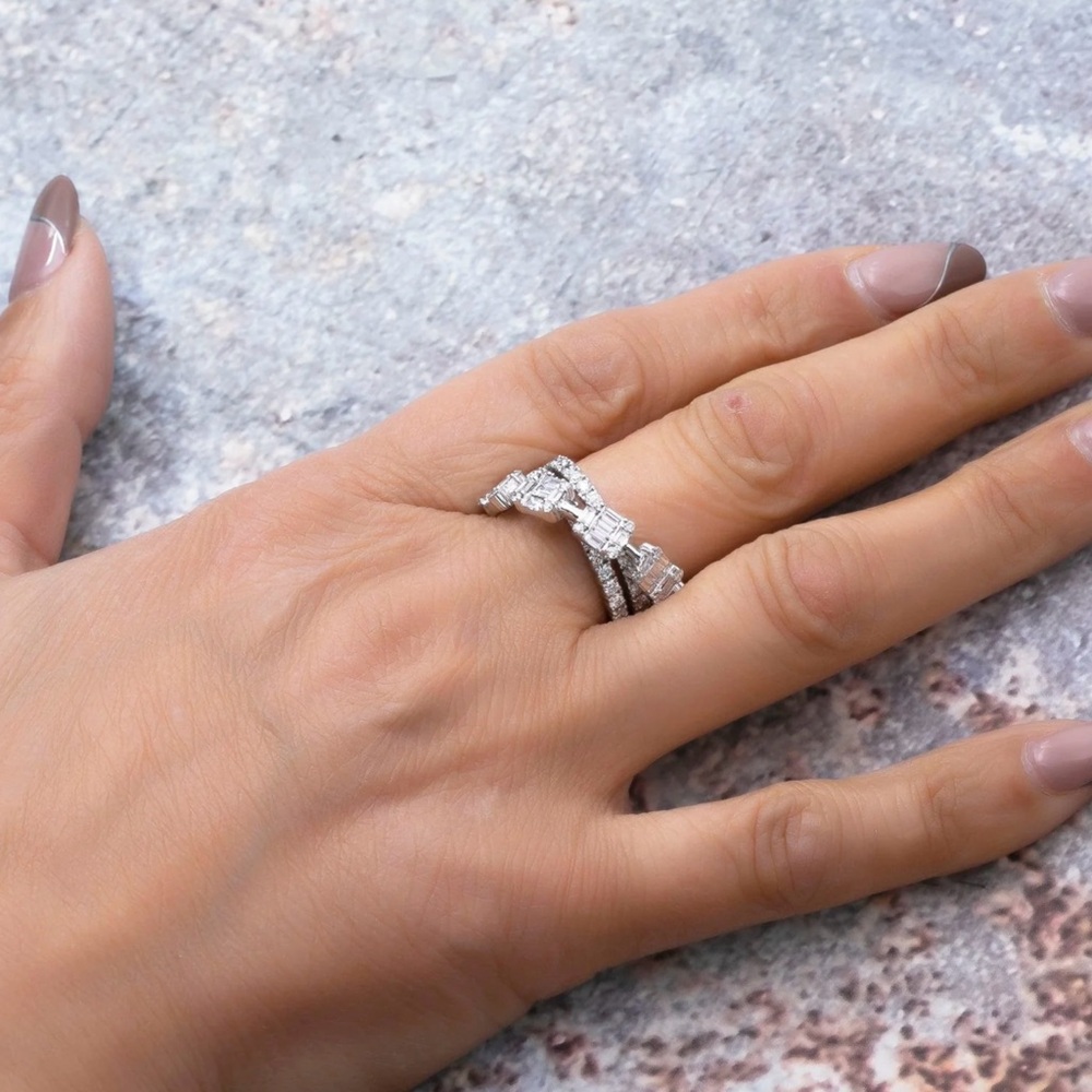 18K Gold Ring with 3 Carats of Diamonds
